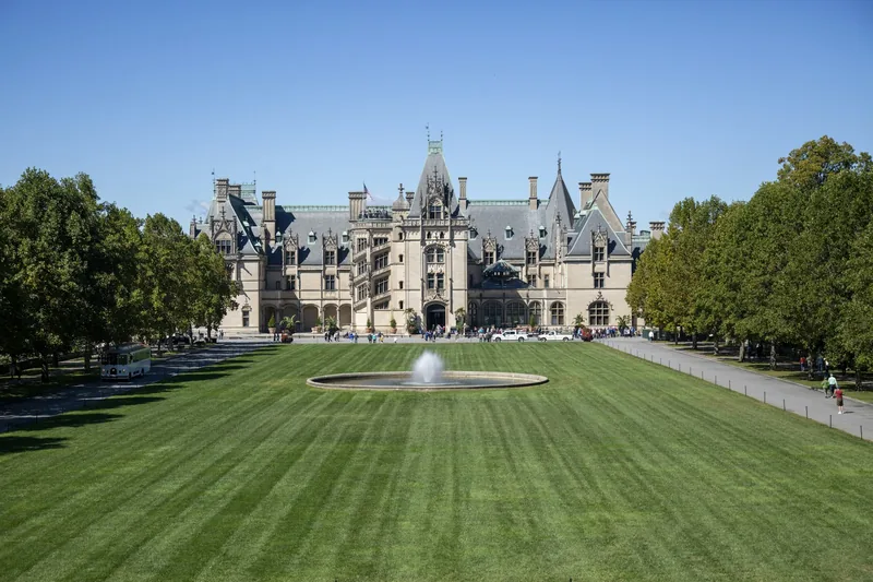 Biltmore House and its lawn and fountain in Asheville